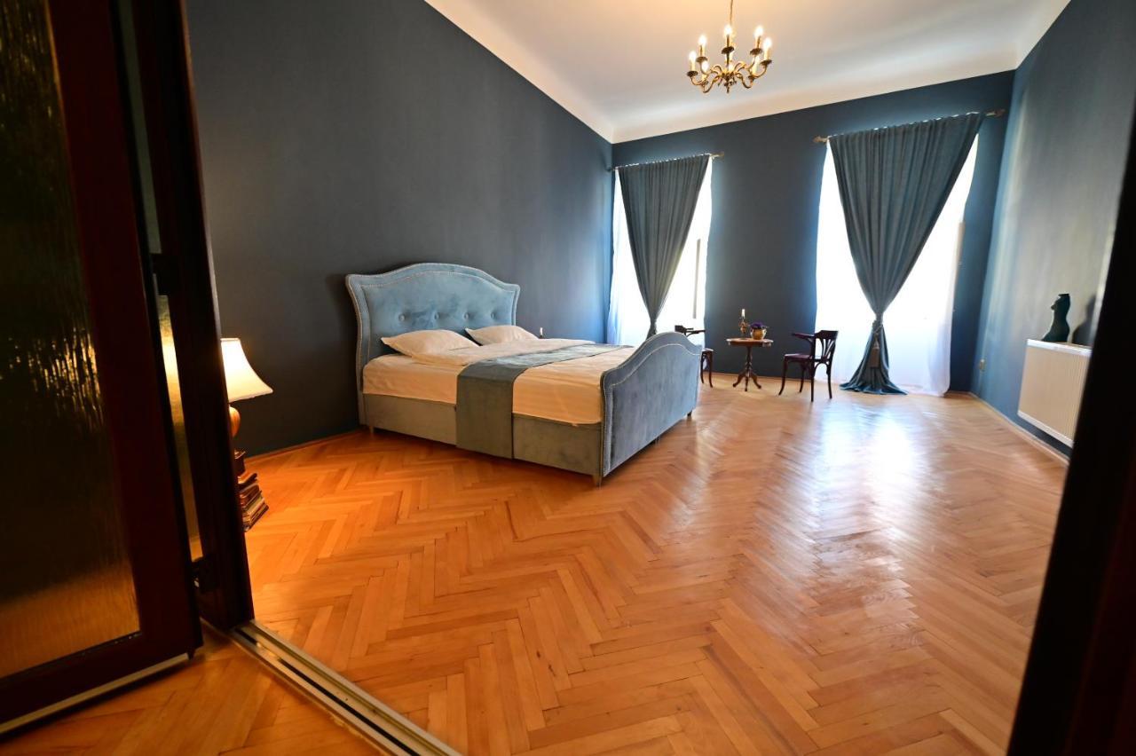 Lovely 2 Bedroom Apartment In Historic City Center Sibiu Exterior foto