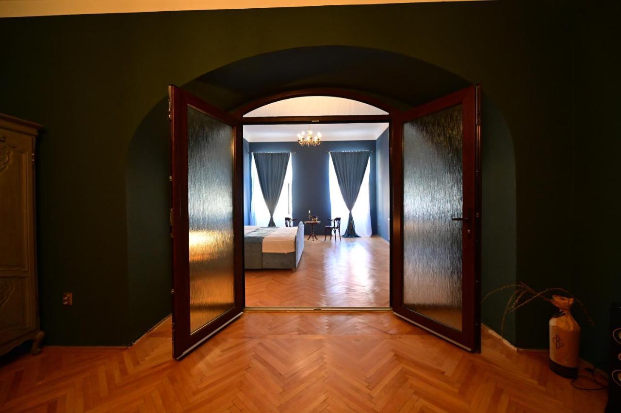 Lovely 2 Bedroom Apartment In Historic City Center Sibiu Exterior foto